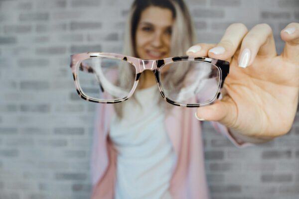 Sănătatea Oculară: Cum să-ți Protejezi și să-ți Menții Vederea în Formă Optimală