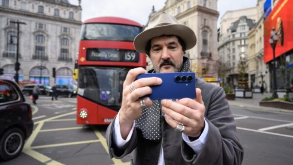 Samsung lansează One Shot Challenge, încurajând utilizatorii de smartphone să facă mai puține poze, având încredere că puterea Galaxy AI poate perfecționa orice imagine