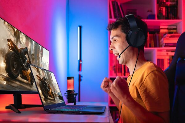 Acer prezintă noile laptopuri de gaming Predator și Nitro cu procesoare Intel Core Ultra Seria 3