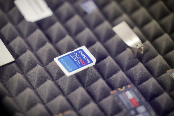 Dezvoltarea rapidă a AI și efectul acesteia asupra industriilor legate de memorie. Ce s-a întâmplat în 2025 și la ce ne putem aștepta în viitor?