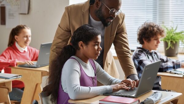 Lenovo transformă educația și inspiră viitorul prin noile Chromebook-uri pentru educație